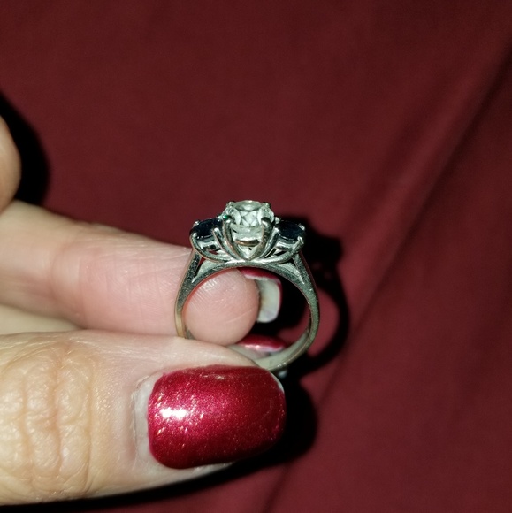 Diamond ring - Picture 3 of 5
